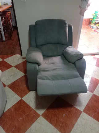 Sillón reclinable gris de tela