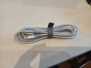 Cable ESR USB-C a Lightning de 2 metros + iPhone