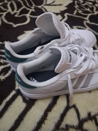 Zapatillas Adidas Hombre Blancas y Plateadas
