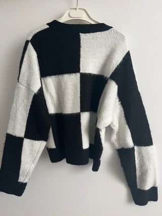 Jersey de punto a cuadros blanco y negro Bershka