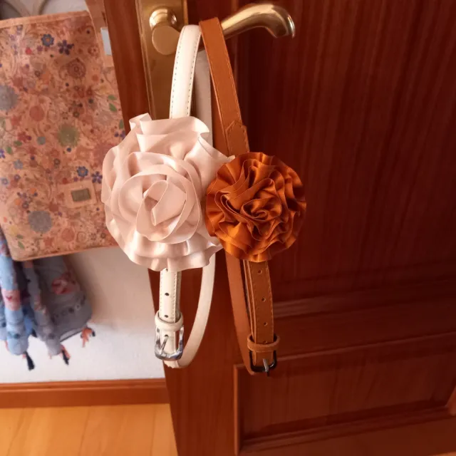 2 Cinturones Piel con Flor Raso Beige/Marrón nuevo
