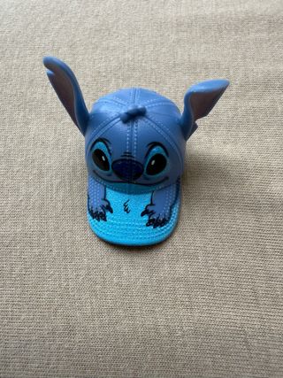 Mini gorra de Stitch colección mini brands Disney 