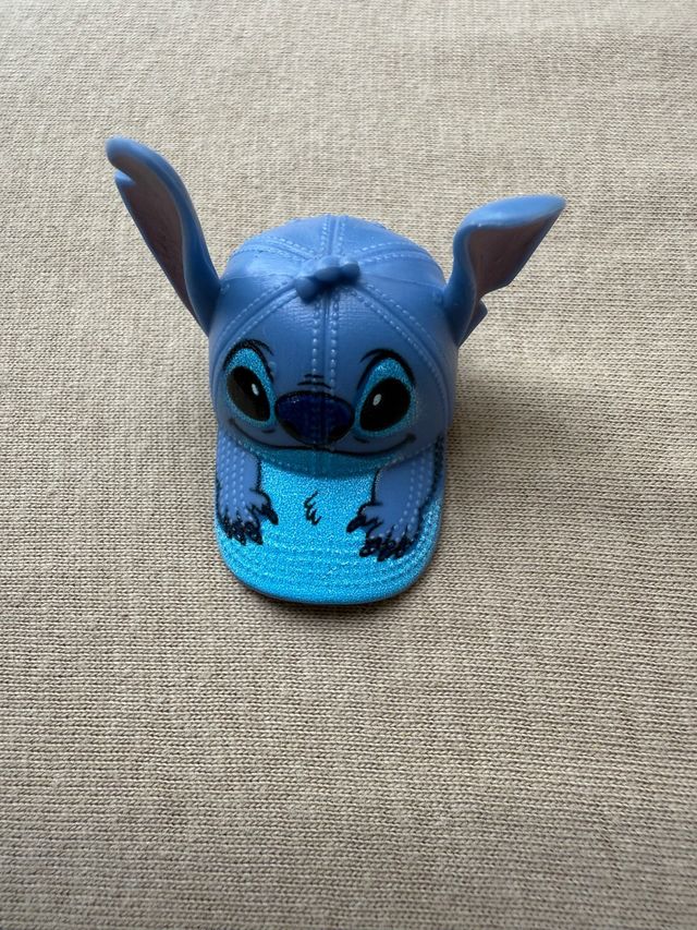 Mini gorra de Stitch colección mini brands Disney