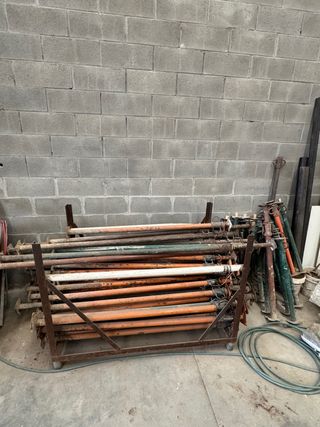 Puntales de construcción metálicos