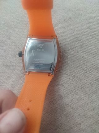 Reloj Guess Naranja y Negro Nuevo