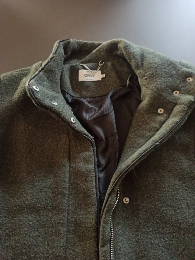 Cappotto verde con cintura