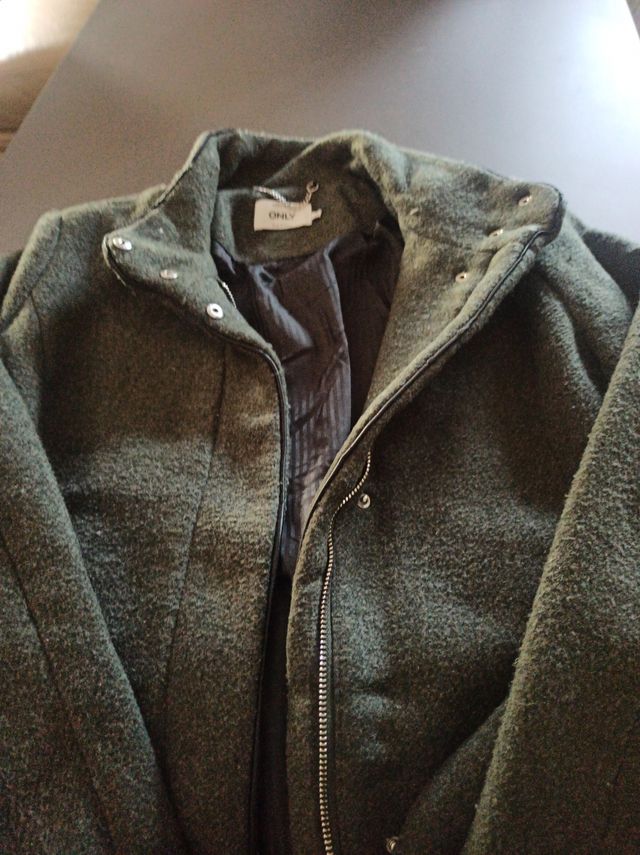 Cappotto verde con cintura