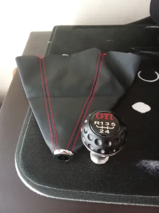 Pomo y guardapolvo Golf GTI