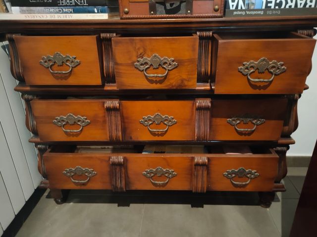 Cómoda de madera maciza