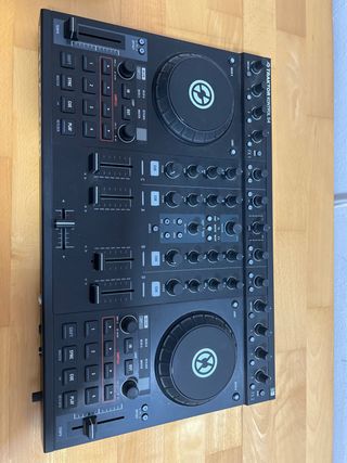 Native Instruments Traktor Kontrol S4