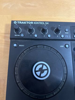 Native Instruments Traktor Kontrol S4
