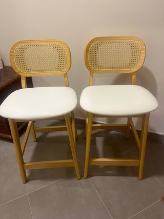 2 Taburetes Altos Respaldo Ratán Madera