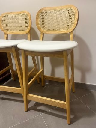 2 Taburetes Altos Respaldo Ratán Madera