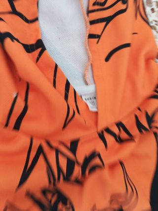 Sudadera con capucha estilo anime