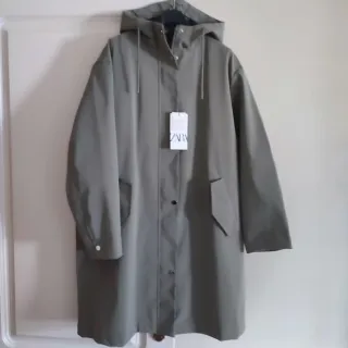  Chaqueta Parka impermeable verde Zara