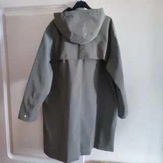  Chaqueta Parka impermeable verde Zara