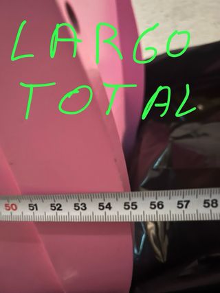 Cuna de juguete rosa y blanca