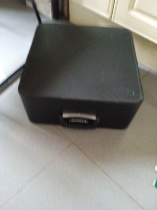 Maquina de escribir OLYMPIA y maletín De 1970