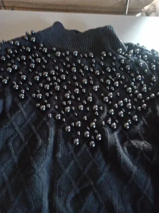 Maglione nero con perle