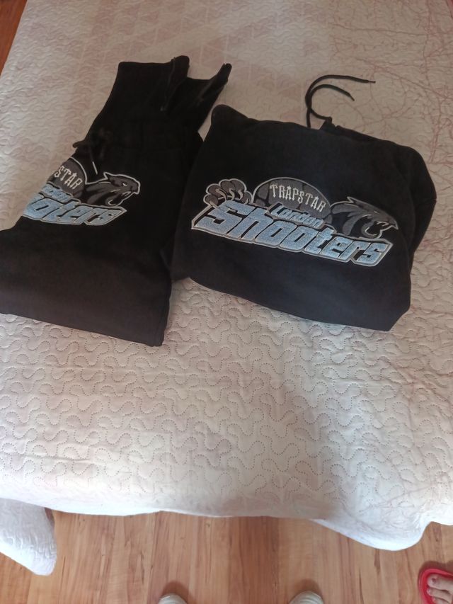 Conjunto Trapstar Negro Sudadera y Pantalón
