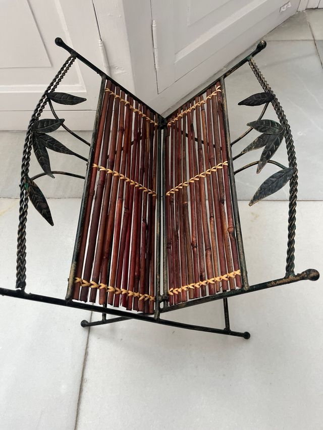 Revistero Hierro y bambú