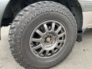 Llantas Braid 17” con neumáticos Cooper Toyota HDJ