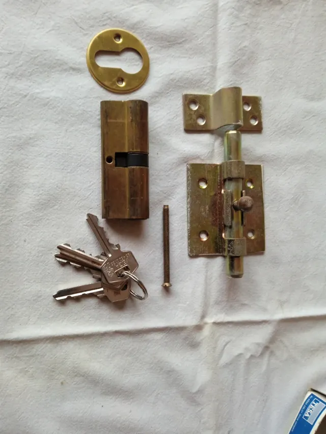 Bombín y pestillo de seguridad