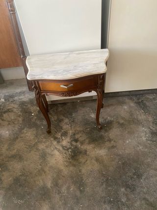 Comodini in legno e marmo