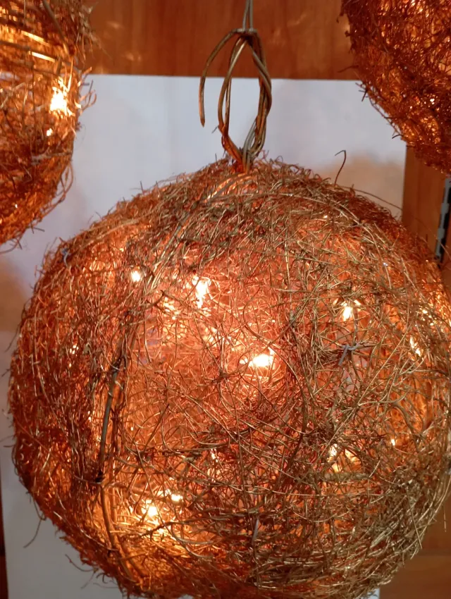 4 Bolas Navidad ramas secas doradas y luces 30cm