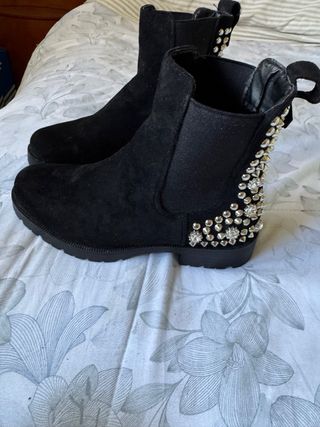 Stivaletti neri con borchie argento