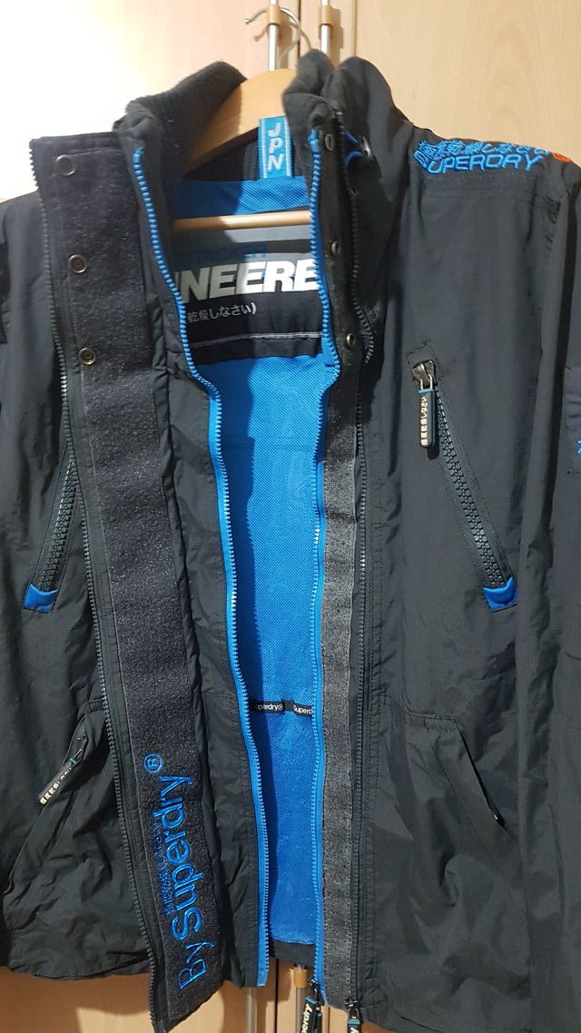 Chaqueta Superdry gris y Azul