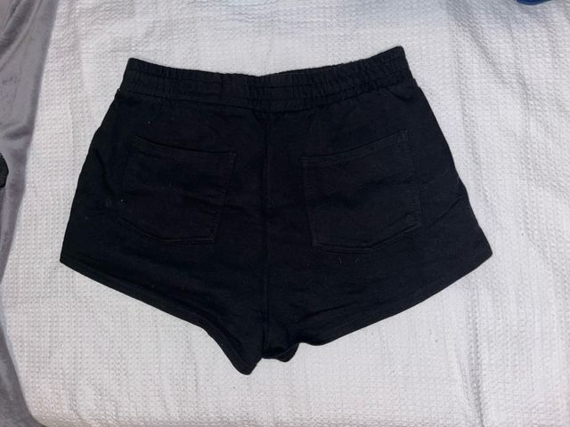 Pantalón corto chándal Bershka negro