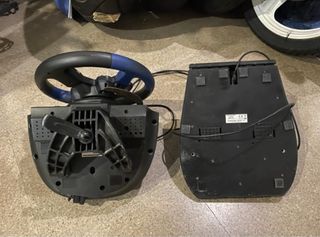 Volante e pedali Thrustmaster T150