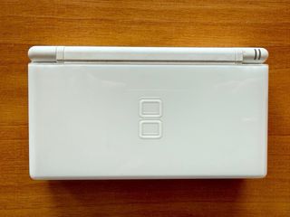 Nintendo DS Lite Blanca + 2 Juegos + Cargador