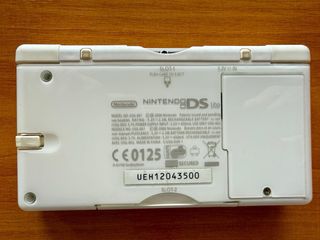 Nintendo DS Lite Blanca + 2 Juegos + Cargador