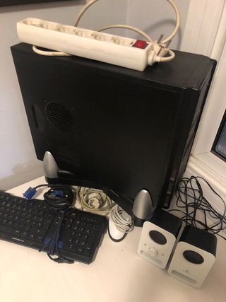 Torre PC Negra con Accesorios
