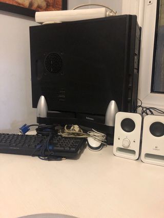 Torre PC Negra con Accesorios