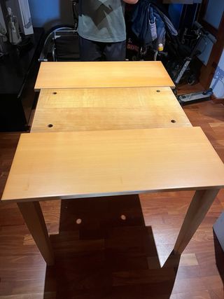 Mesa de comedor de madera