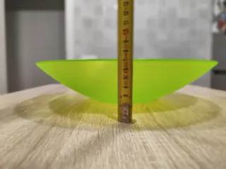 Ensaladera grande de cristal verde.