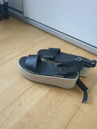 Sandalias cuña yute negras