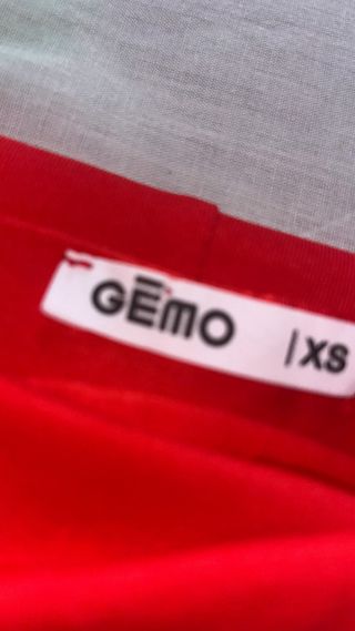 Camisa roja hombros descubiertos 6€ las dos
