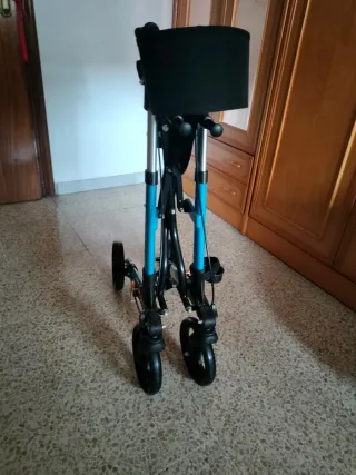 Andador para personas con movilidad reducida