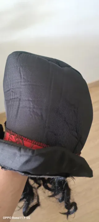 Disfraz y peluca de pelo negro