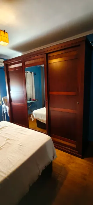 Conjunto de muebles del dormitorio de matrimonio.
