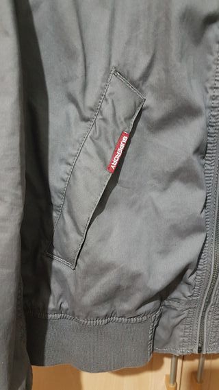 Cazadora bomber Superdry gris