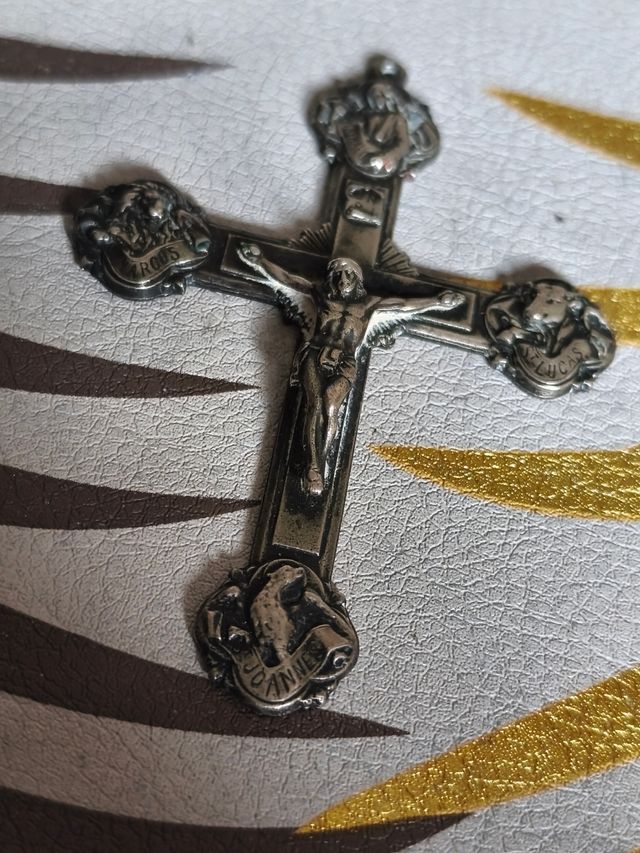 Cruz con Evangelistas