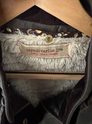 Chaqueta Stradivarius marrón con cinturón