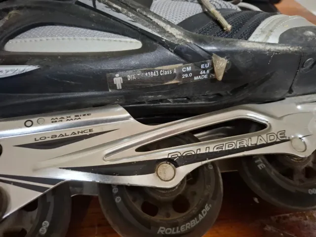 Patines en línea negros y plateados,número 44,5