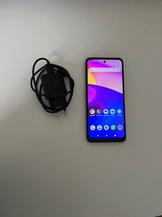 Móvil Motorola Negro + Cargador