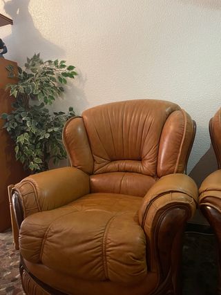 Divano e poltrone in pelle marrone